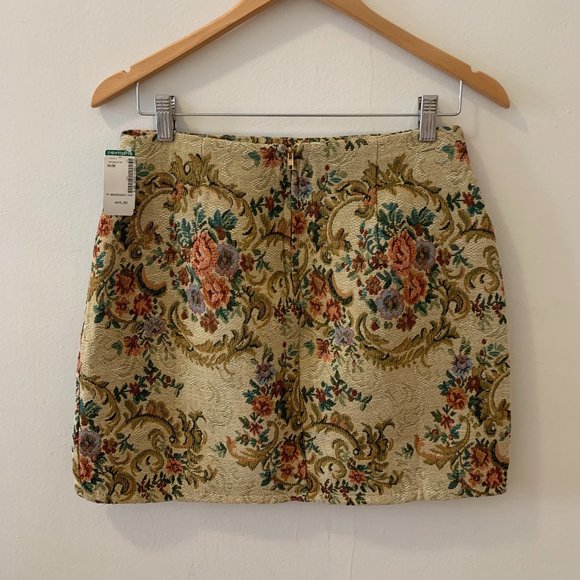 Simons Pattern Skirt - Picture 2 of 6